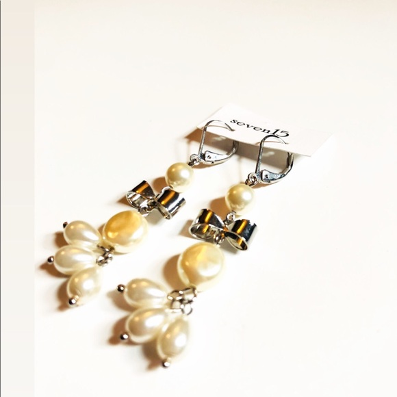 Cream Pearl Drop Earrings - Picture 2 of 4